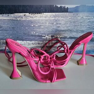 NWOT So Me Wrap Around Heels